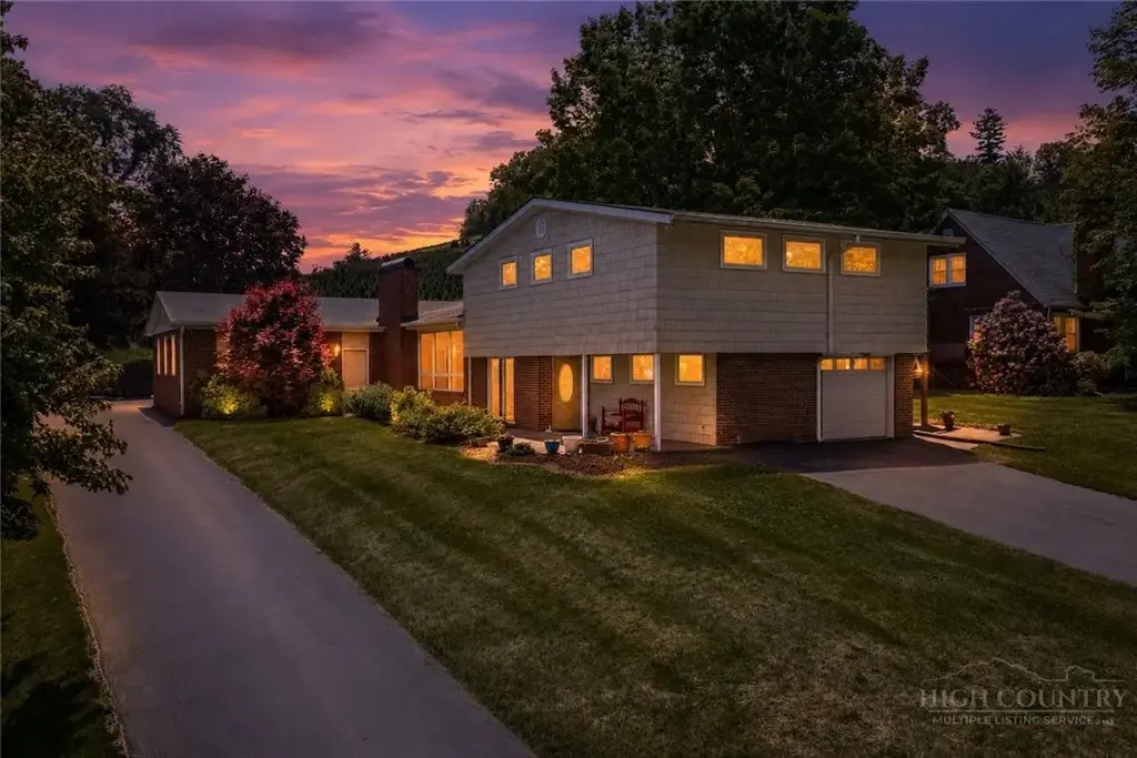 201 E Buck Mountain Road, West Jefferson