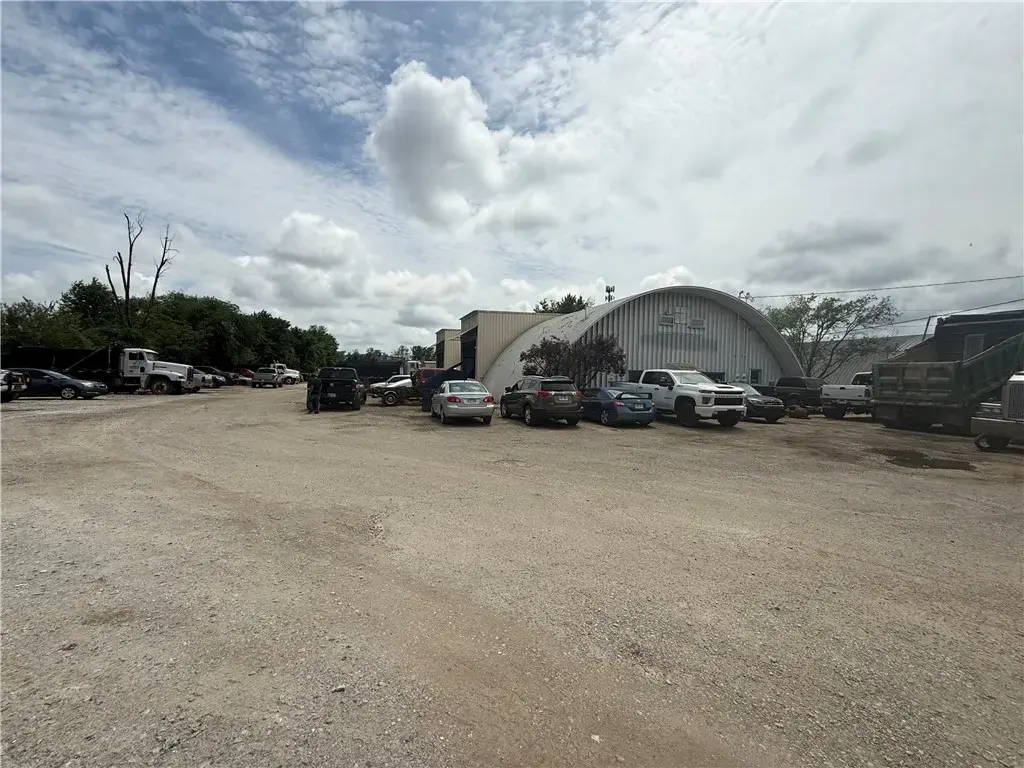 287 W County Line Road, Springdale