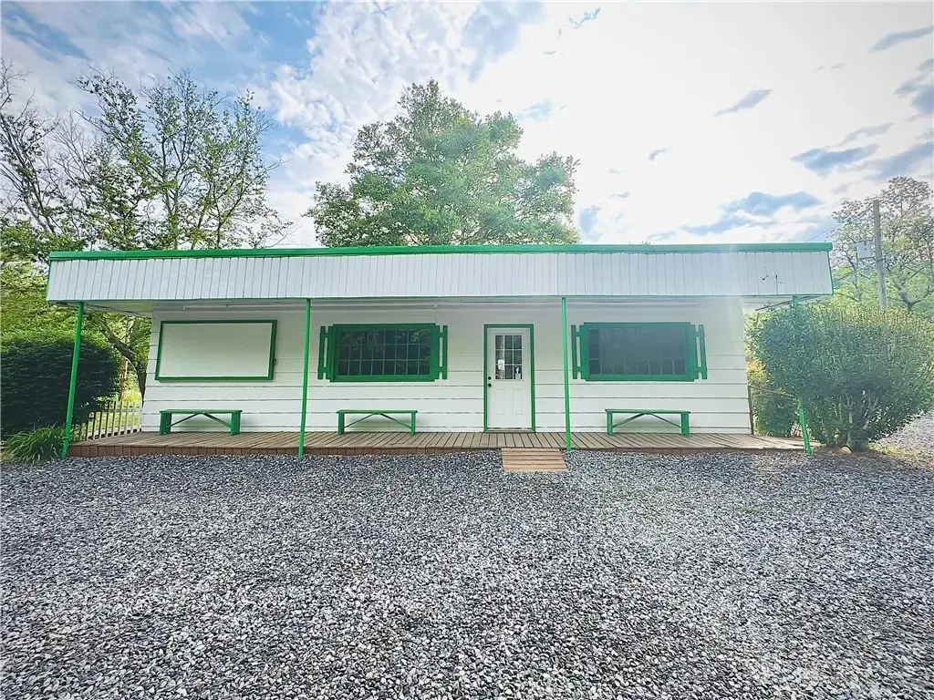 1720 88 W Highway, West Jefferson