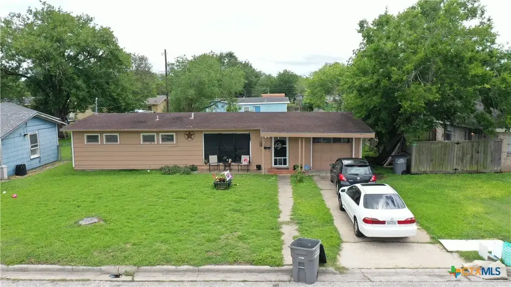 3303 Wildwood Street, Victoria