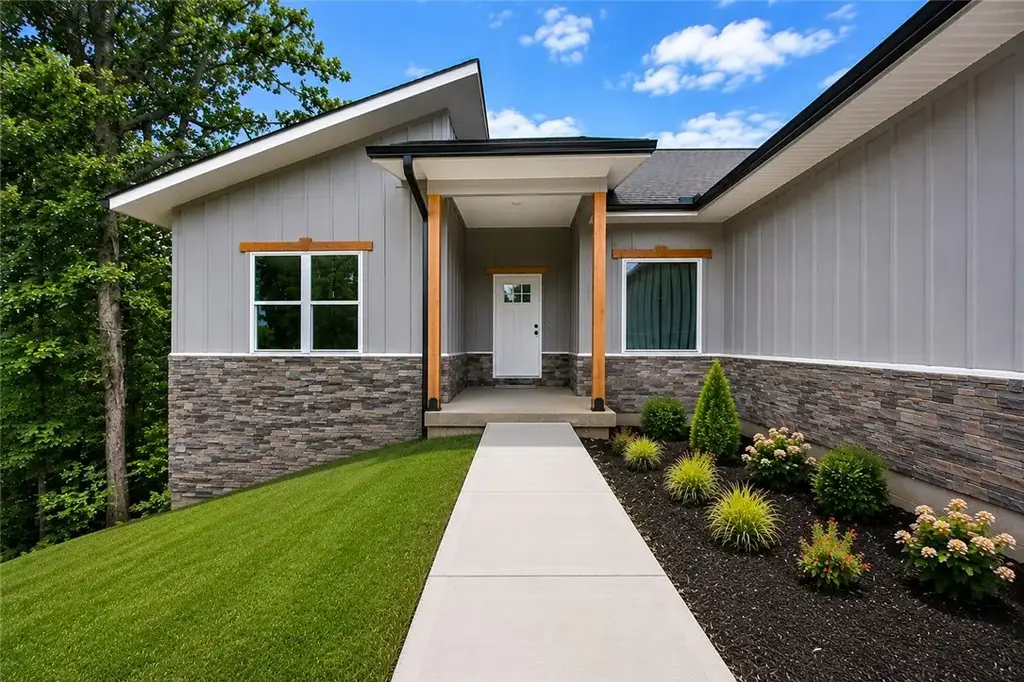 2 Grier Lane, Bella Vista