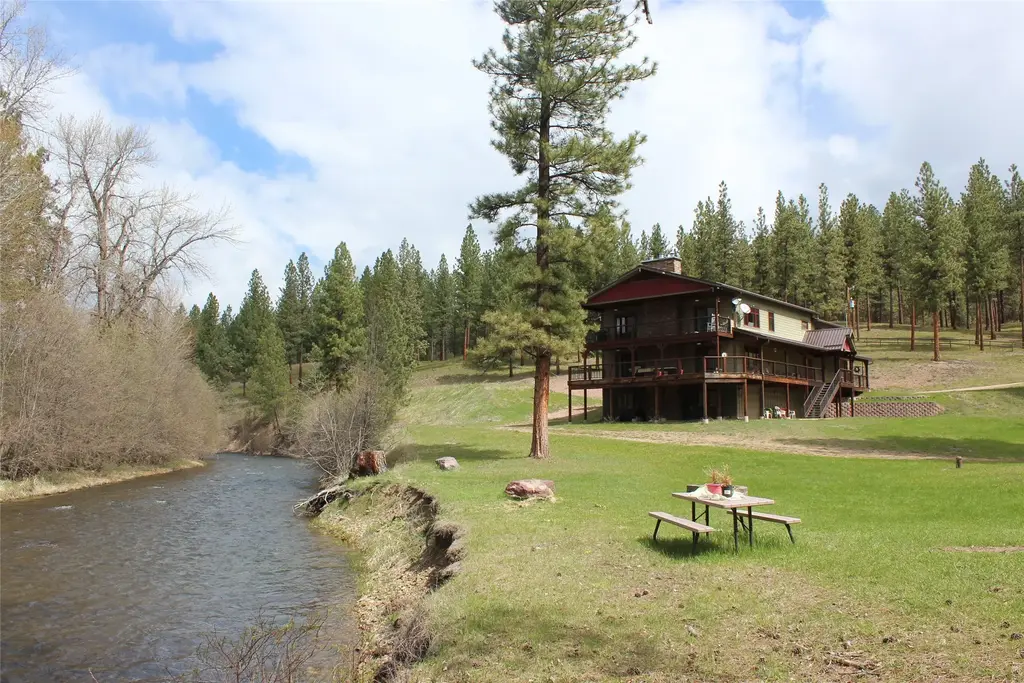 21369 Ninemile Road, Huson