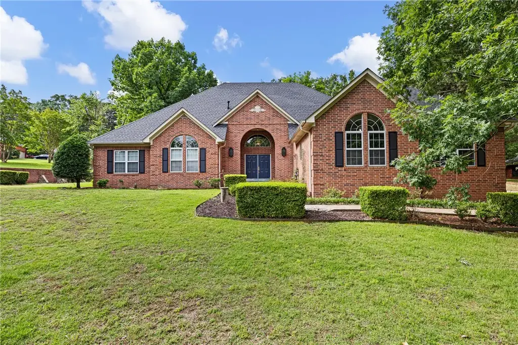 115 Hillcrest Drive, Russellville