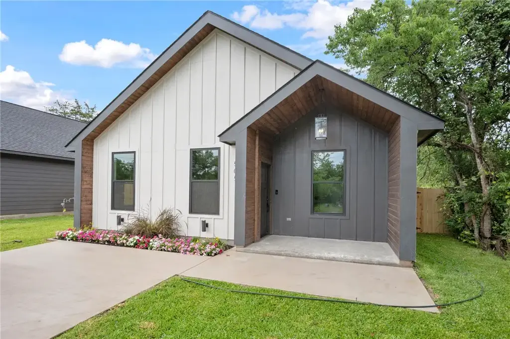 505 Legion Court, Bryan