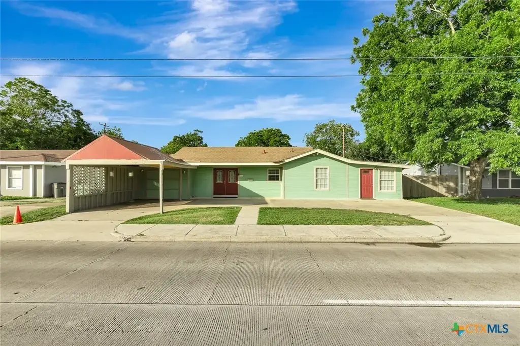 1504 Sam Houston Drive, Victoria