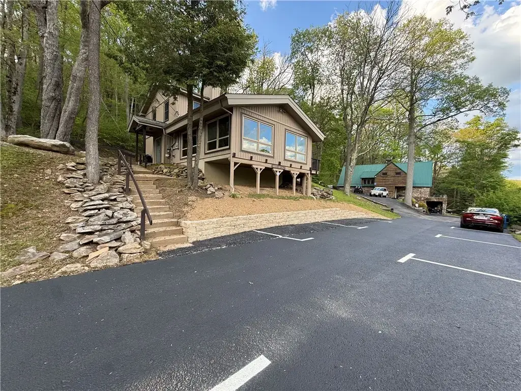 2226 County Line Road, Donegal