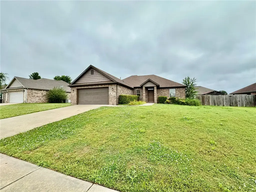 441 Sorrento Drive, Centerton