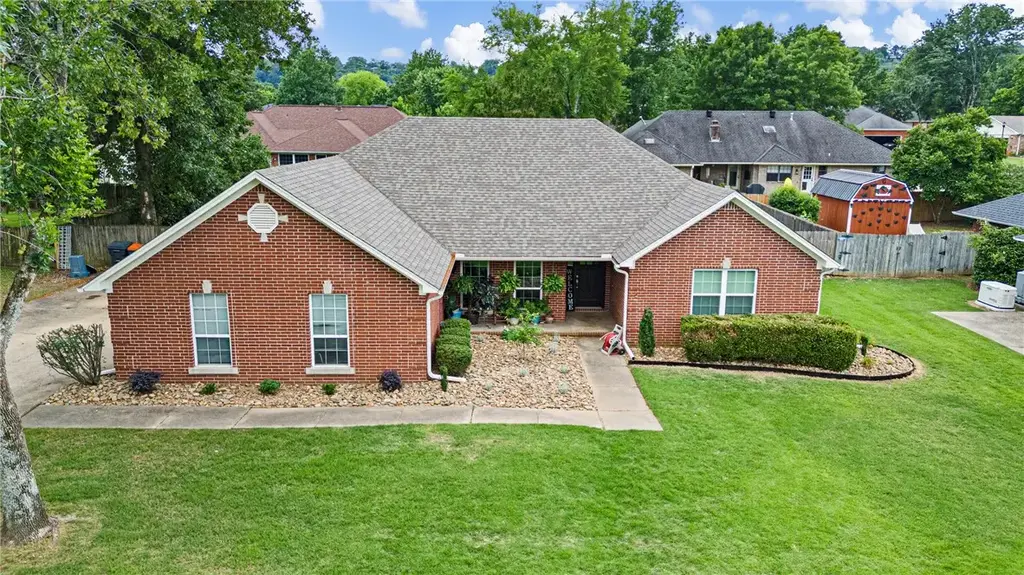 908 Deerfield Court, Russellville