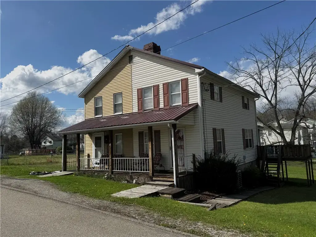 17 Edna Street , Redstone