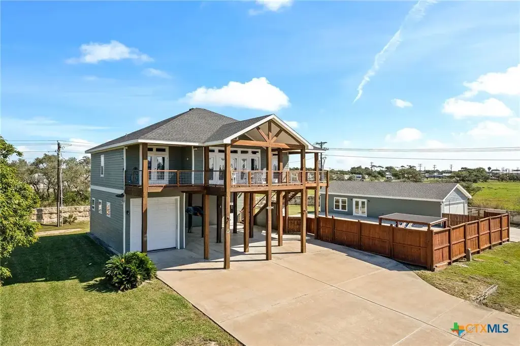 165 Whooping Crane Street, Port O'Connor