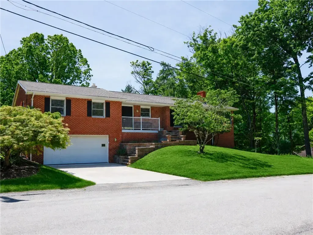 123 Hermitage Circle, Ligonier