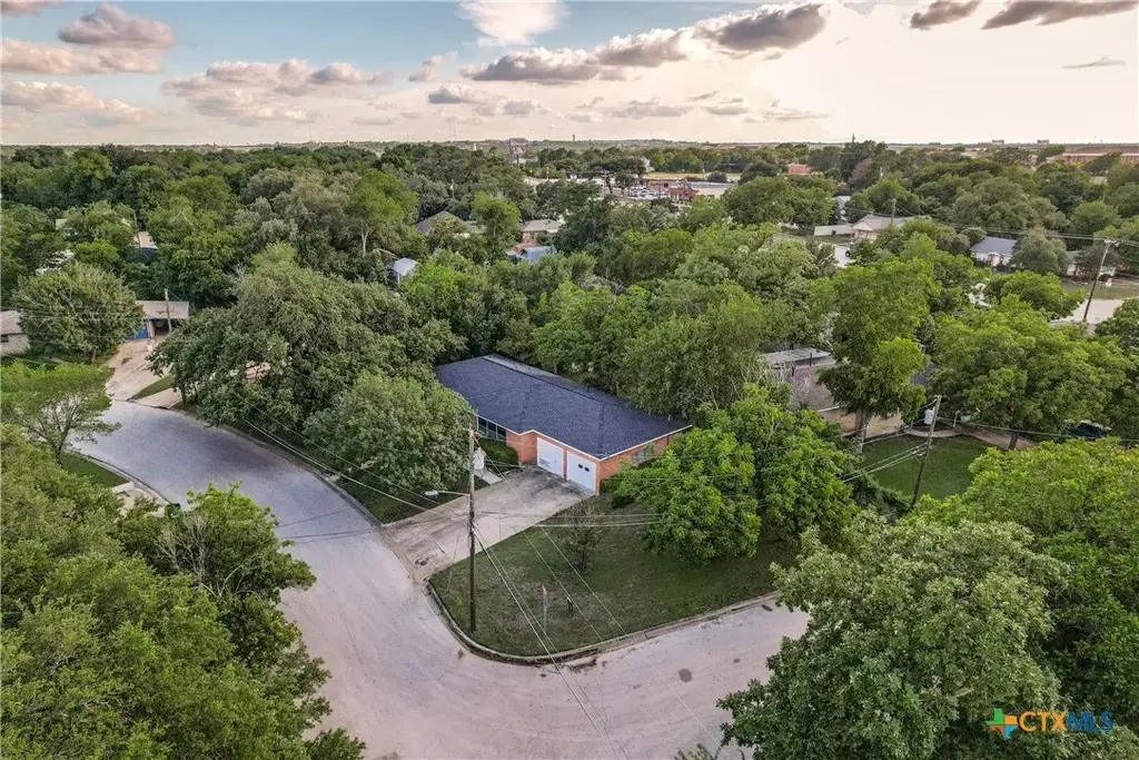 1401 N East Street, Belton