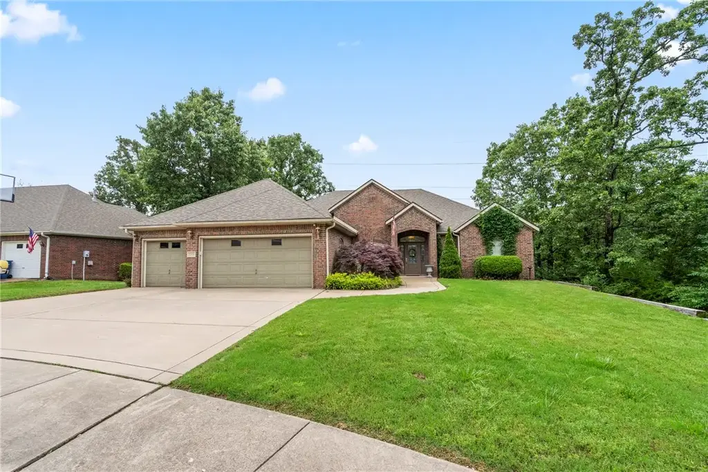 2908 Cortney Circle, Siloam Springs