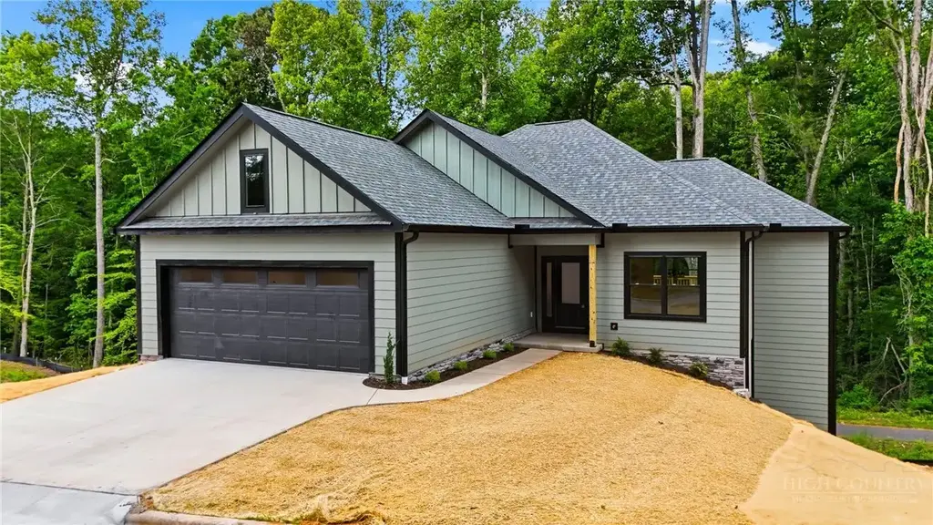 414 Scarlett Oak Court Ne, Lenoir