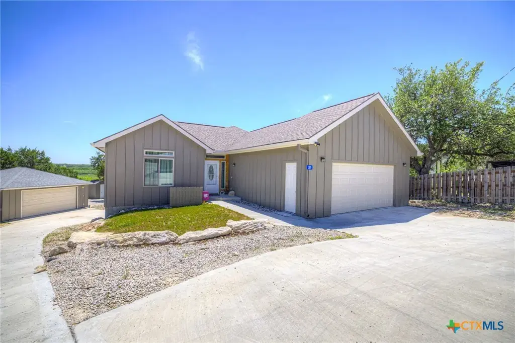 305 Lake Crest Drive, Spring Branch