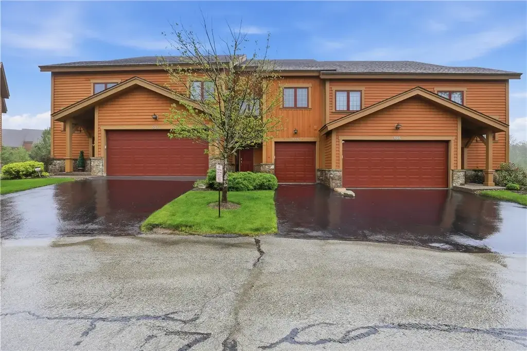 553 Woodside Crescent, Seven Springs Resort