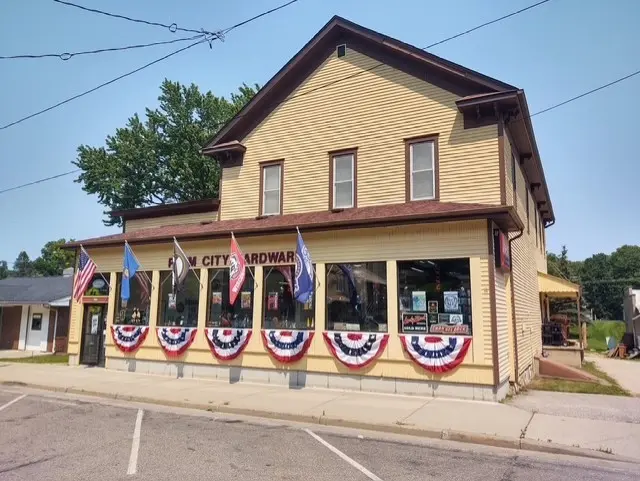 311 Main Street, Plum City