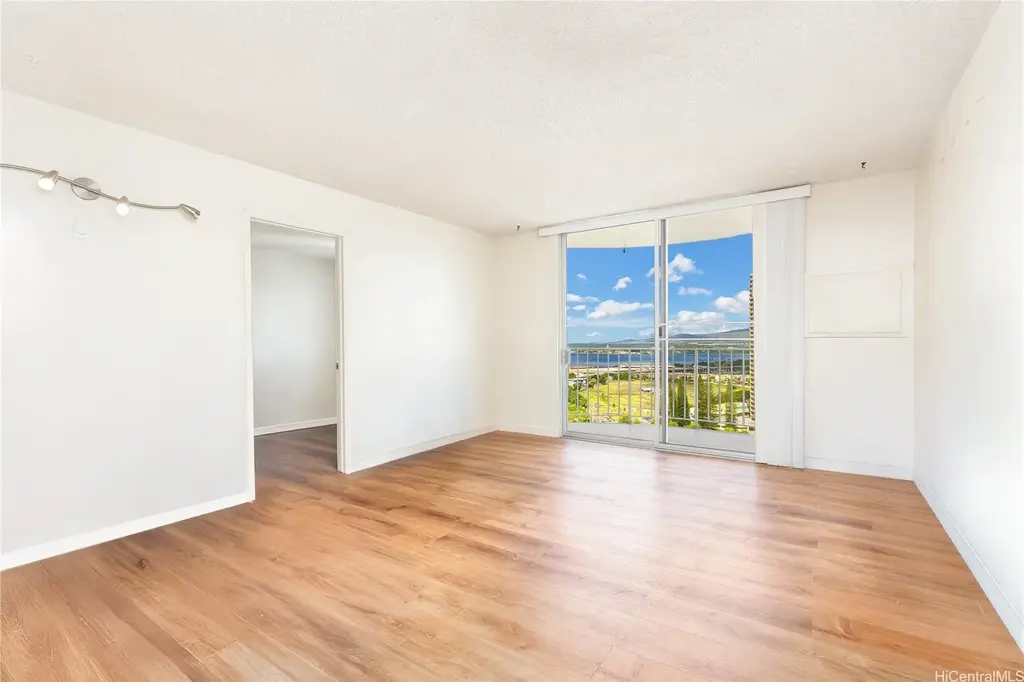 98-1038 Moanalua Road # 7-2304, Aiea