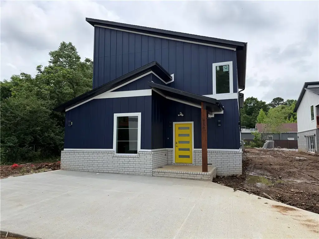 916 N Sang Avenue B, Fayetteville