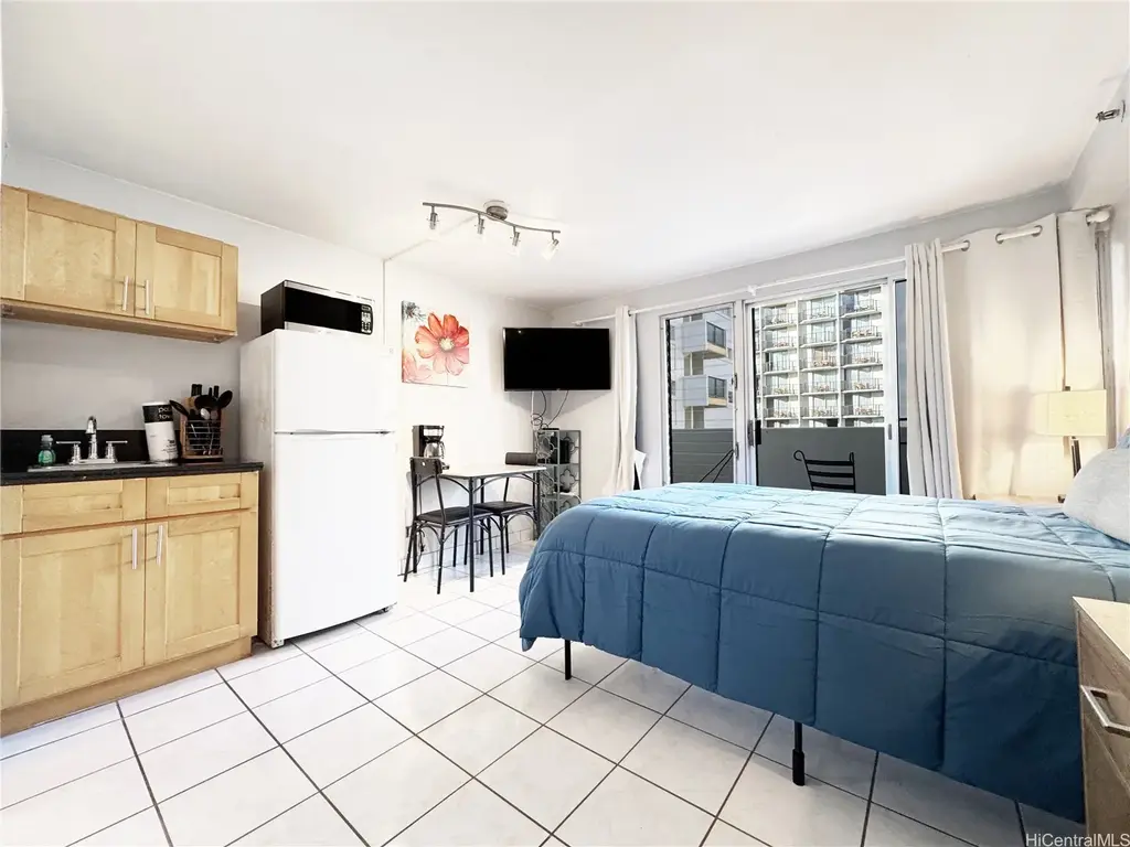 2463 Kuhio Avenue # 1205, Honolulu