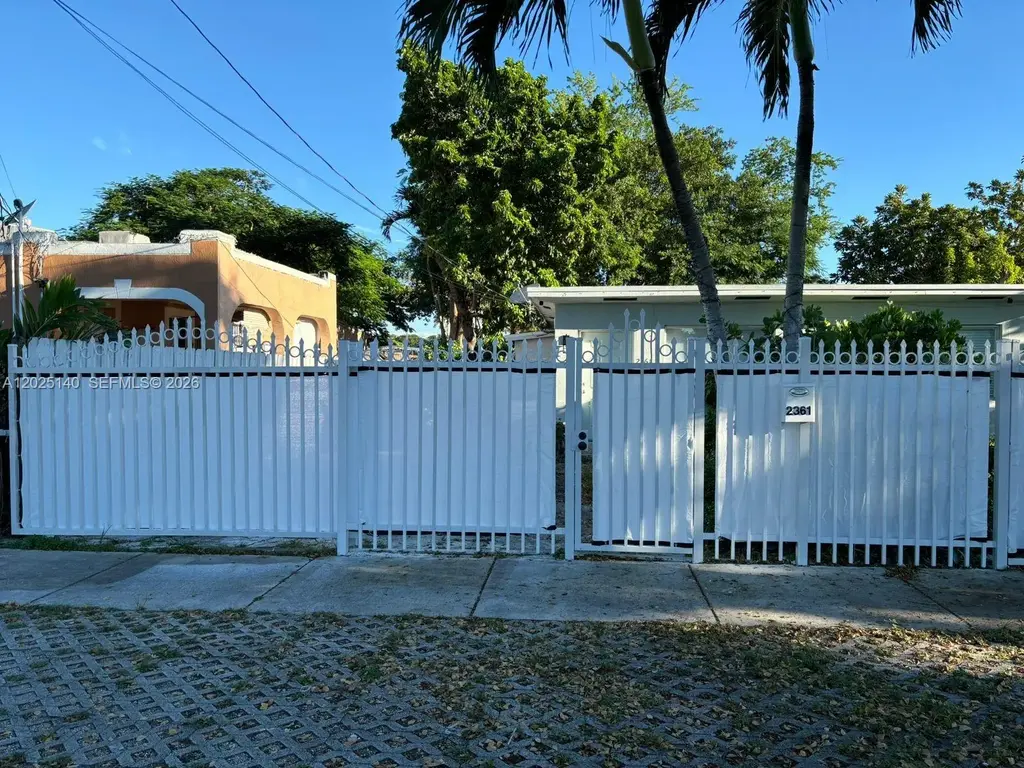 2359 Nw 32nd St, Miami