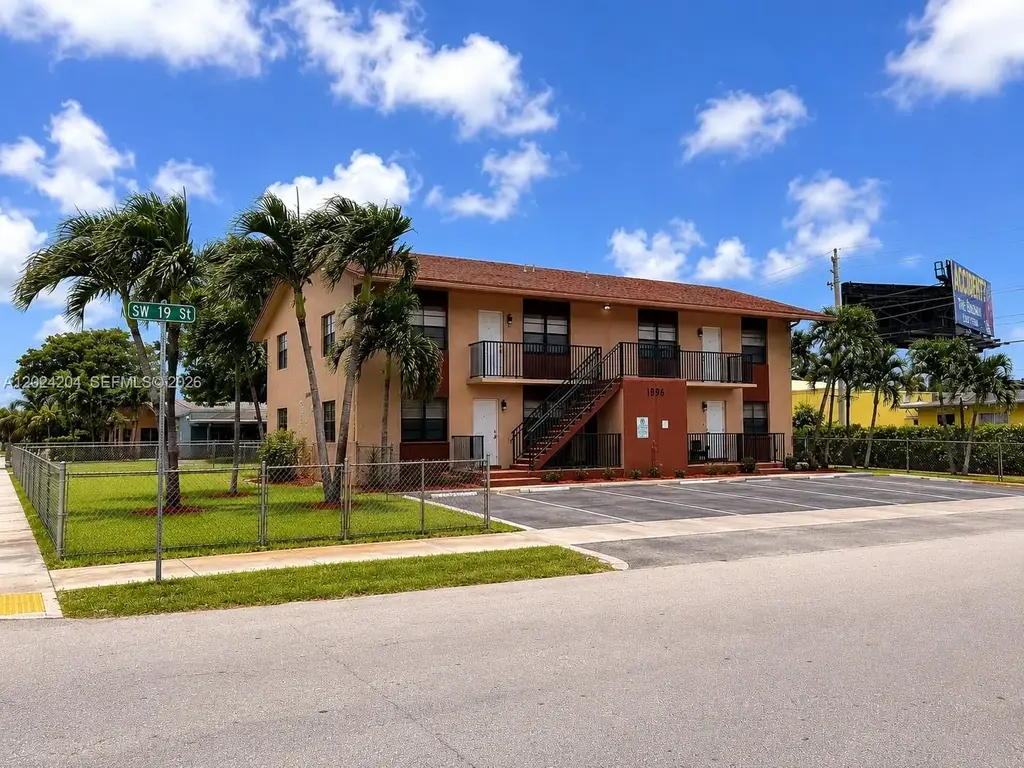 1896 Sw 41st Ave, Fort Lauderdale