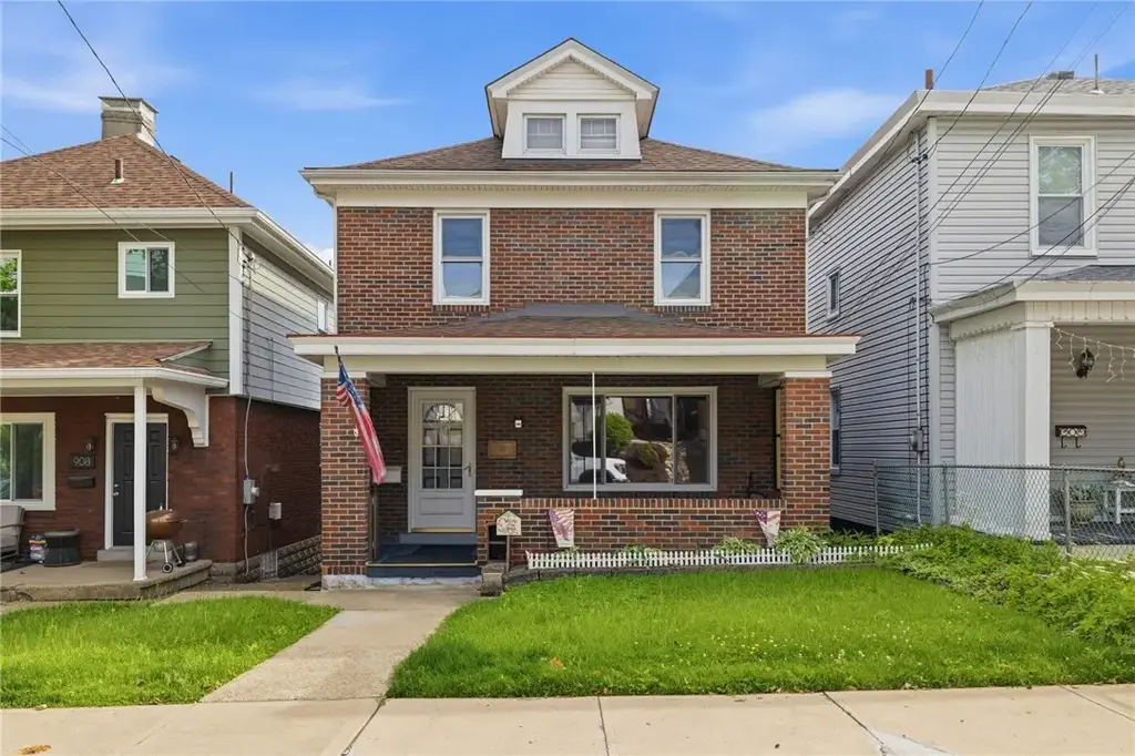 906 Fordham Avenue , Brookline