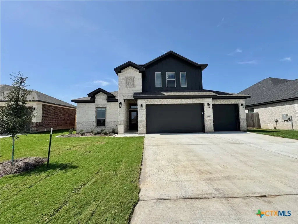 613 Golden Eagle, Salado