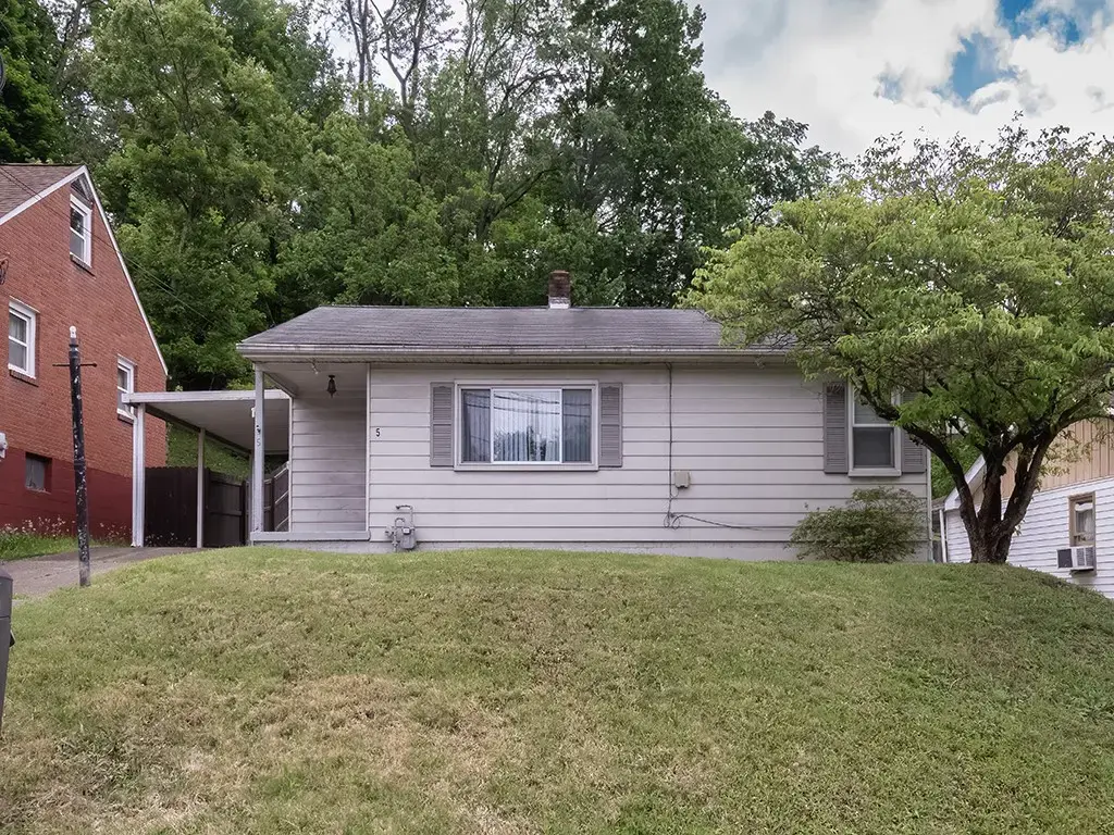 5 Crooked Run Road , N Versailles