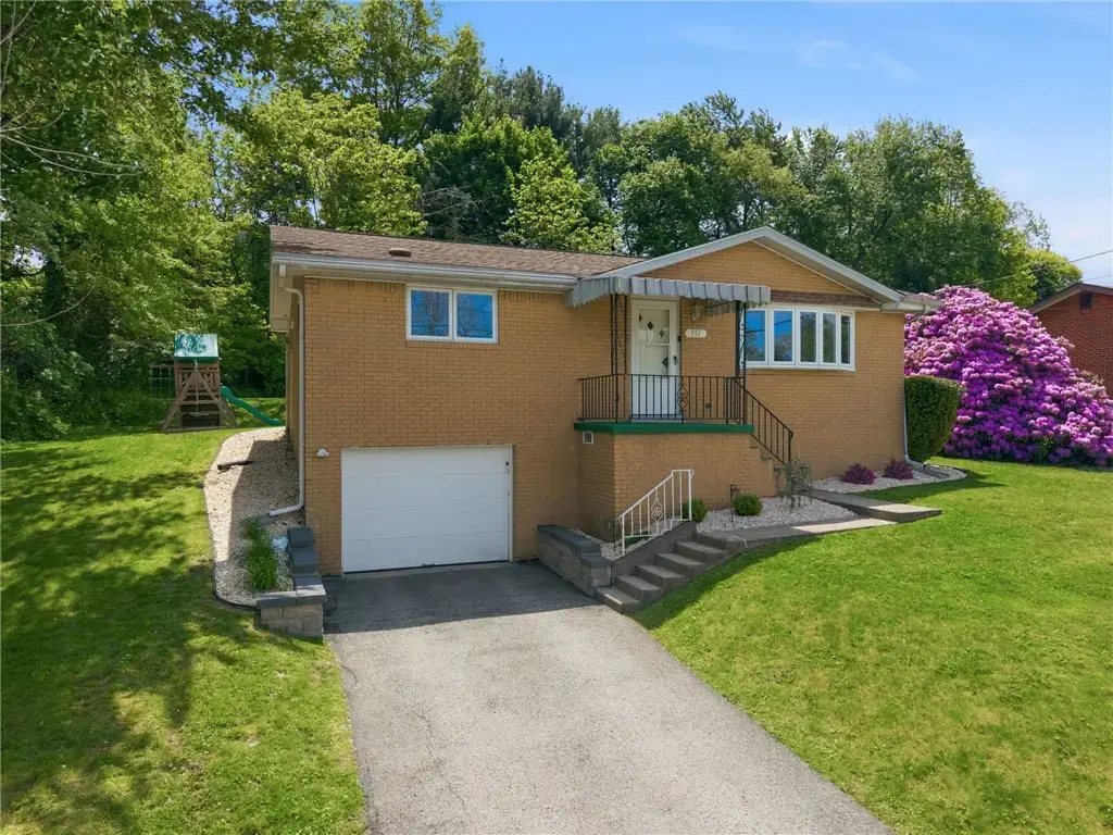 551 Hickory Drive , Hempfield
