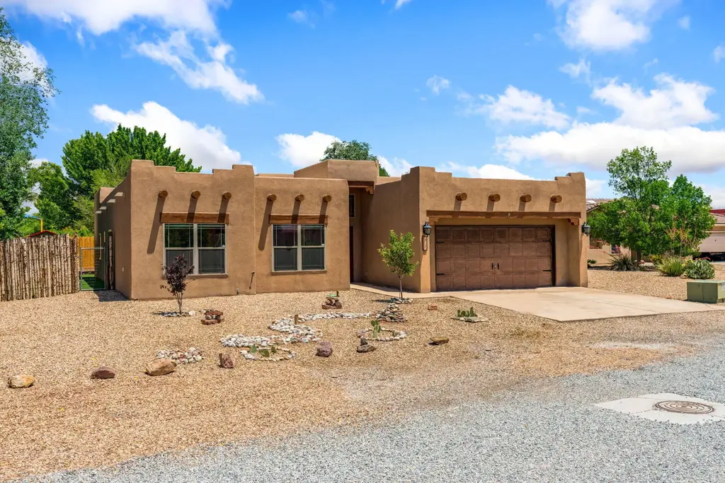 212 Riesling Road, Bernalillo