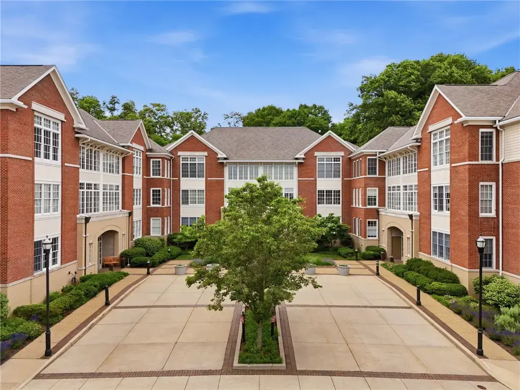 1219 Crescent Place 2d, Squirrel Hill
