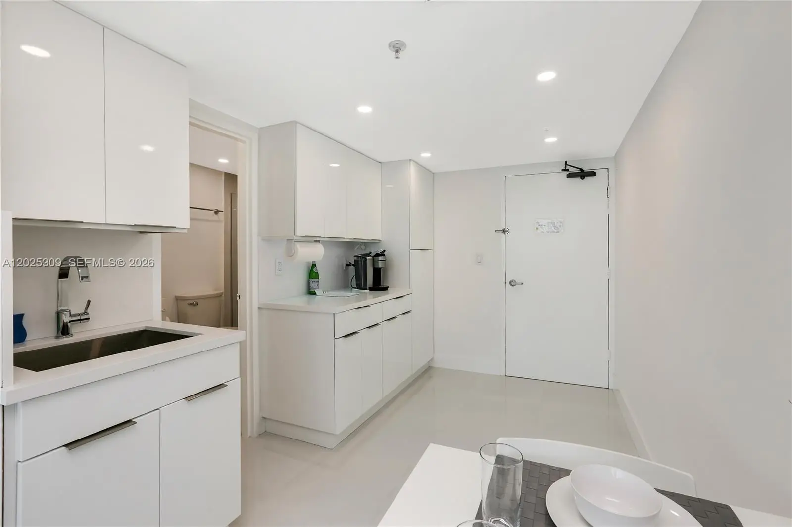 3 of 5 - 5445 Collins Avenue #928, Miami Beach, FL
