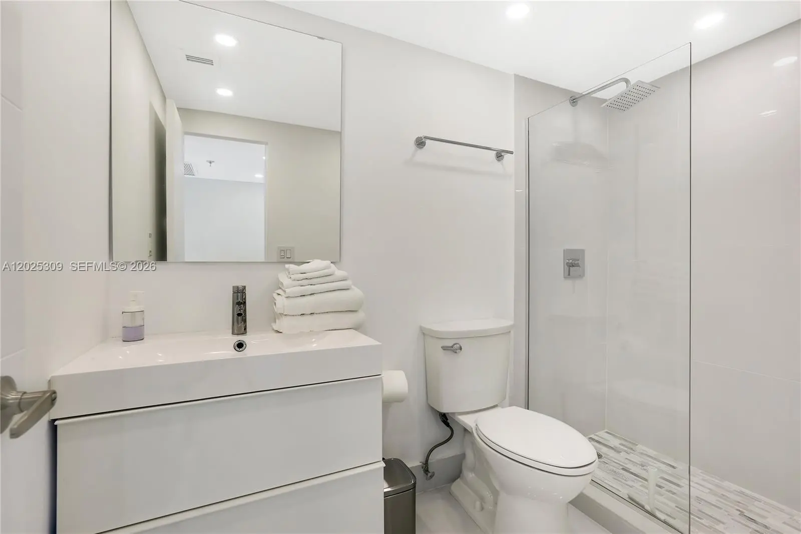 5 of 5 - 5445 Collins Avenue #928, Miami Beach, FL