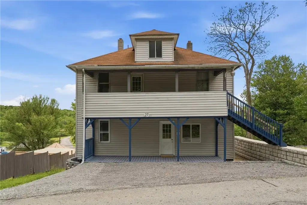 27 1st Street , Smith