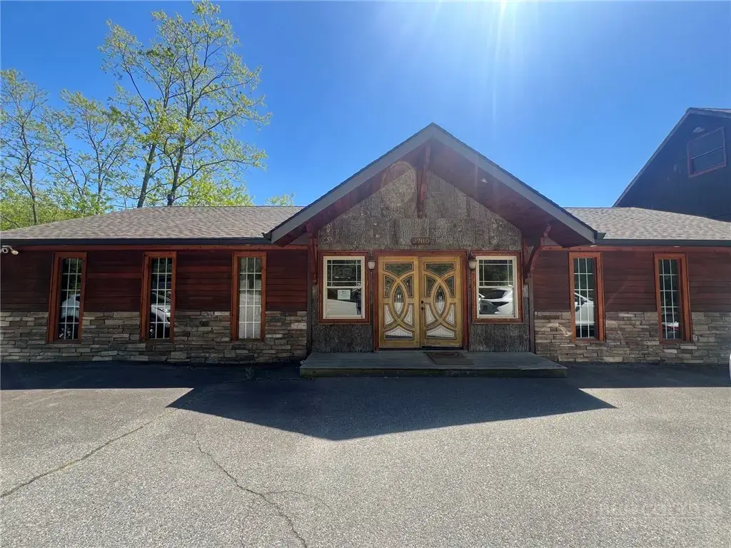 2780 Tynecastle Highway, Banner Elk