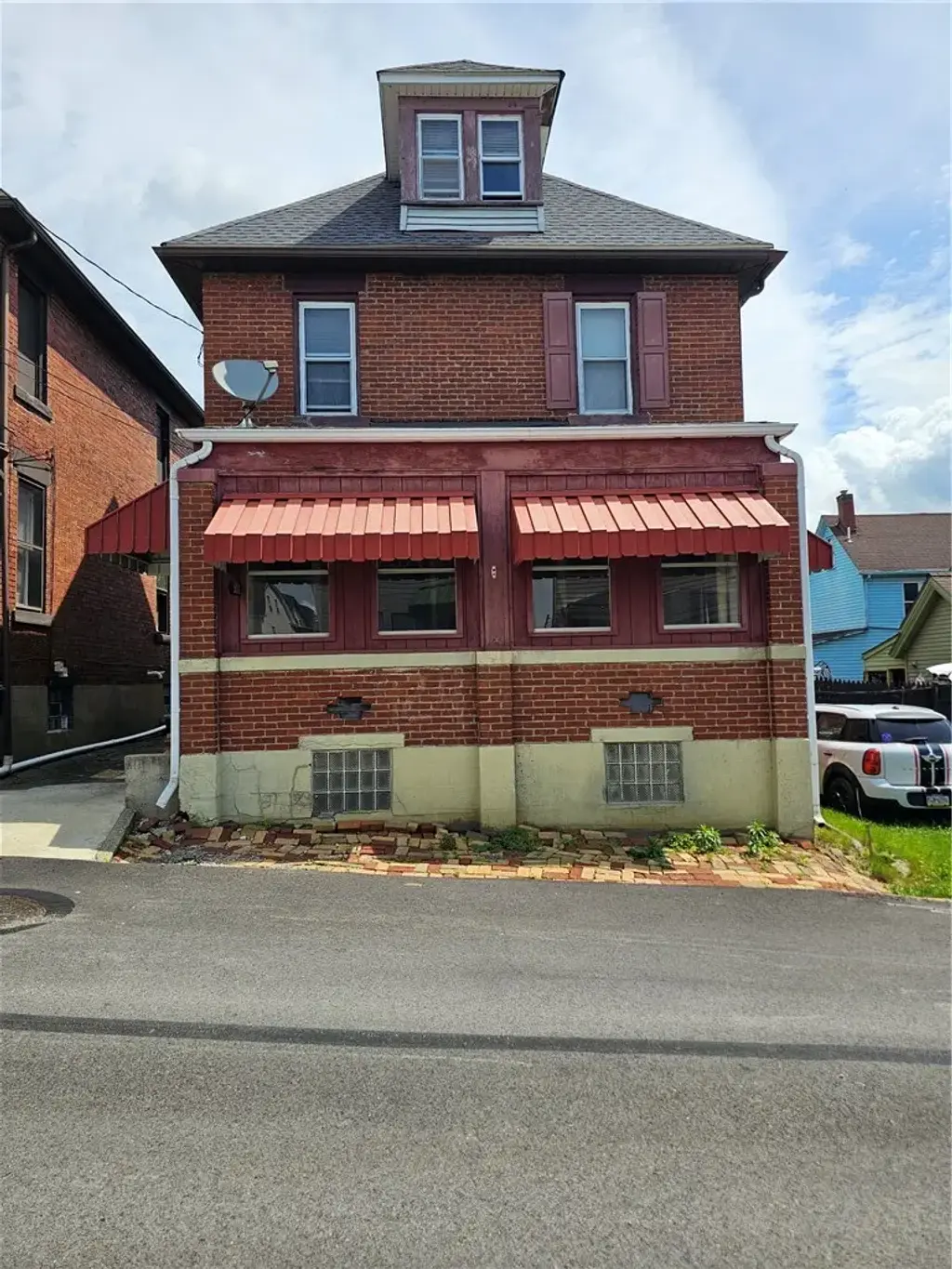 924 Summit Street , Tarentum