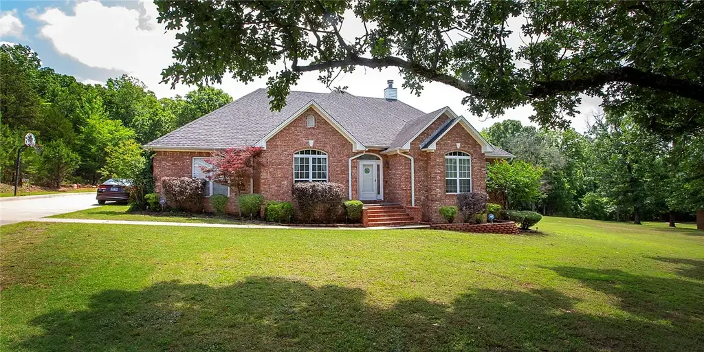 351 Channel Circle, Russellville