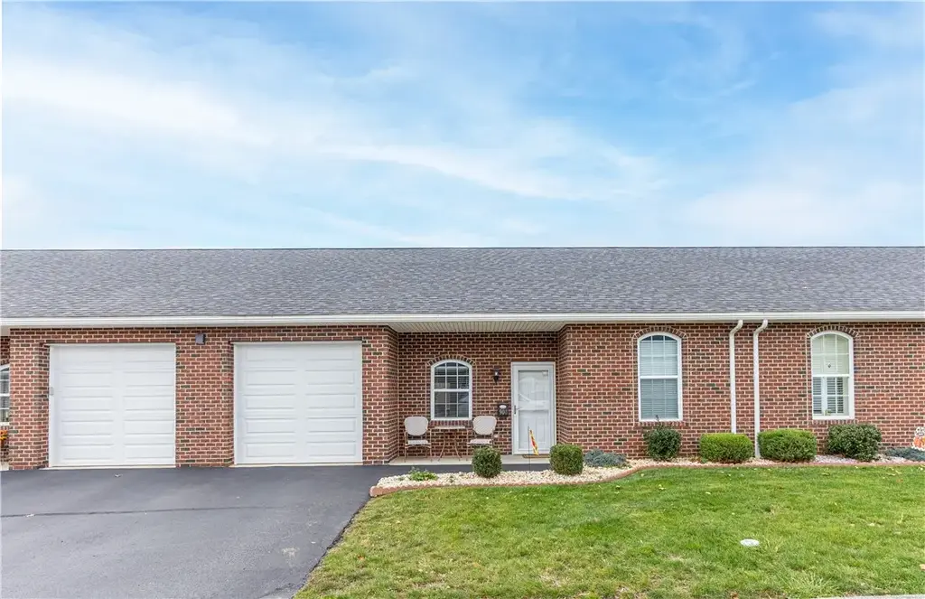 906 Valentina Lane 65, Lower Burrell
