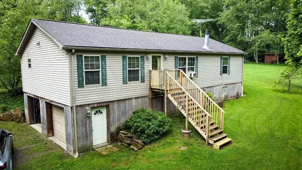 326 Gray Avenue , Winfield