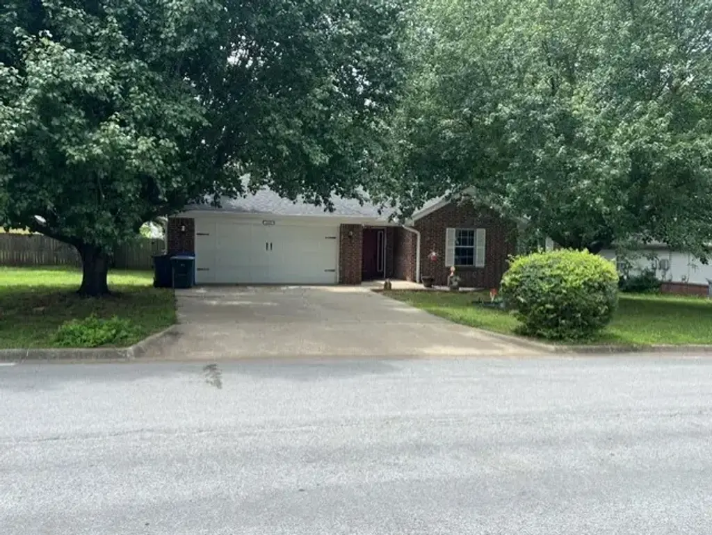 1655 Desarc Way, Fayetteville