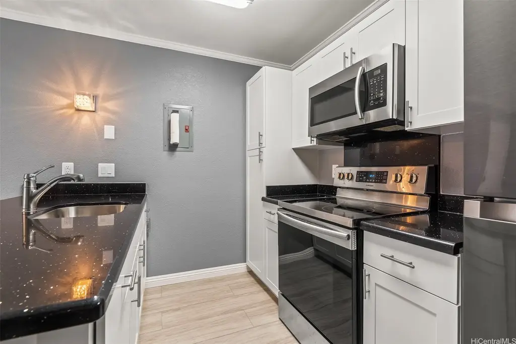 94-1068 Kaukahi Place # L8, Waipahu