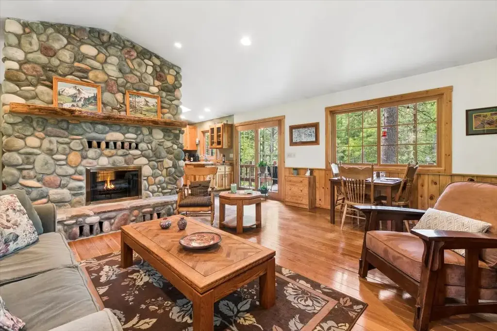 855 Hunter Lane, Columbia Falls