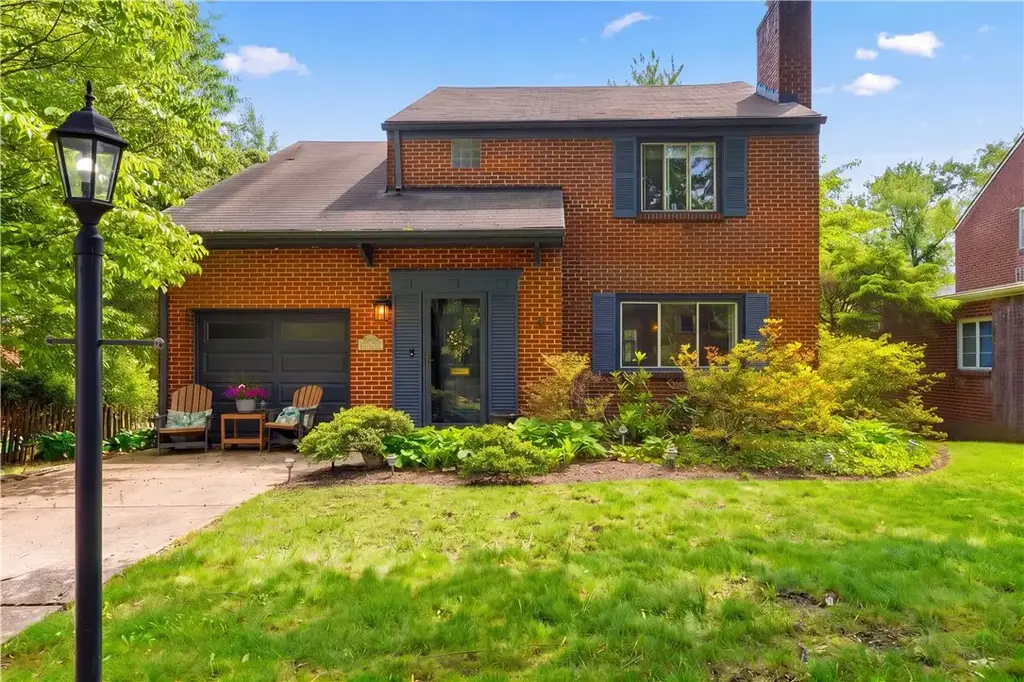 332 Old Farm Road , Mt Lebanon