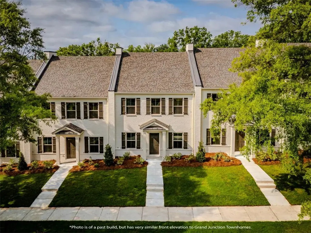 1027 E Glenn Ave 404, Auburn