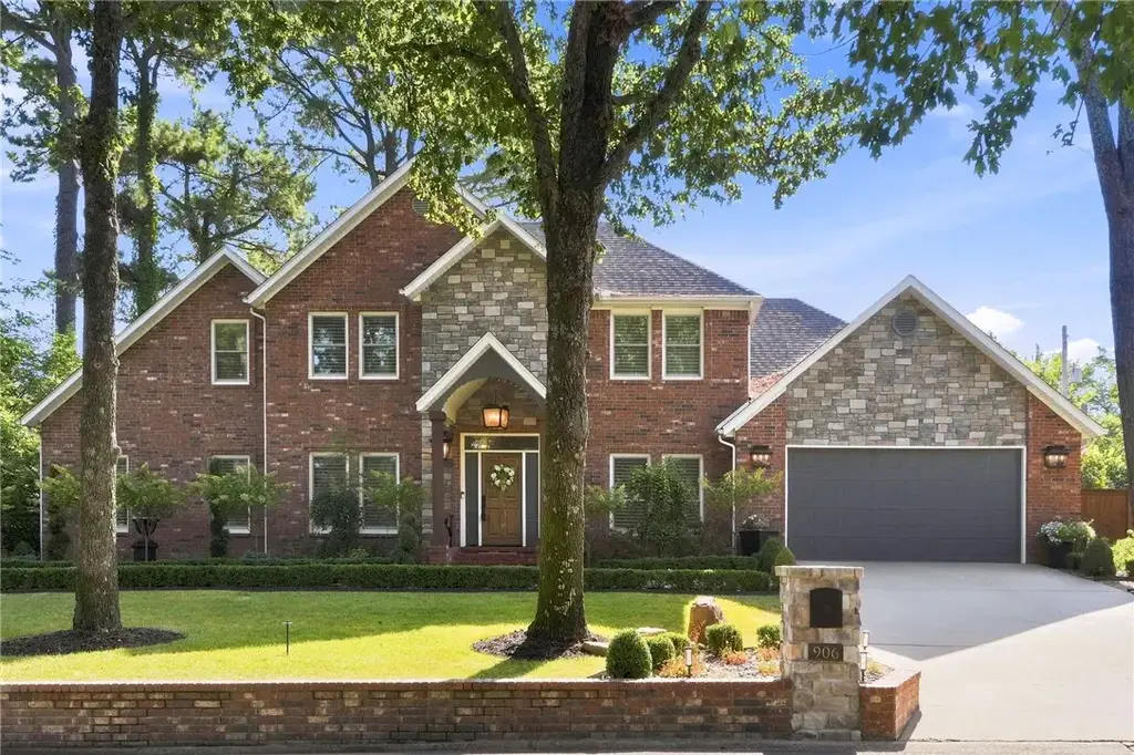 906 N Pembroke Road, Fayetteville