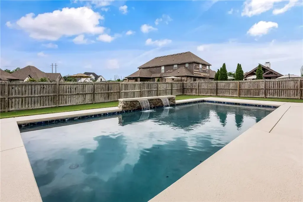 1701 Helen Lane, Bentonville