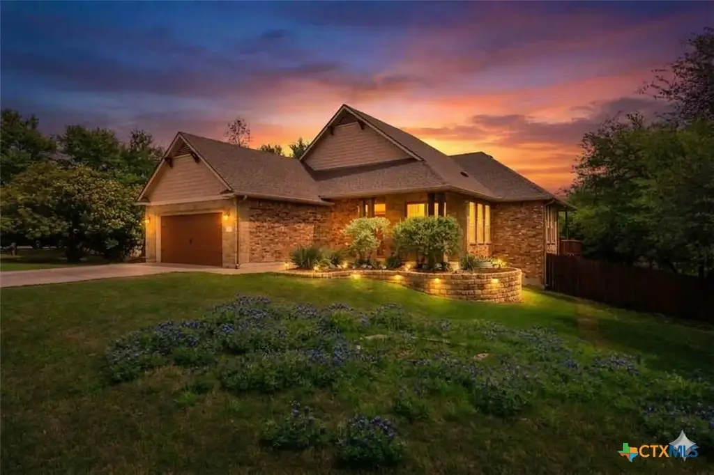 2402 Twin Ridge Court, Belton