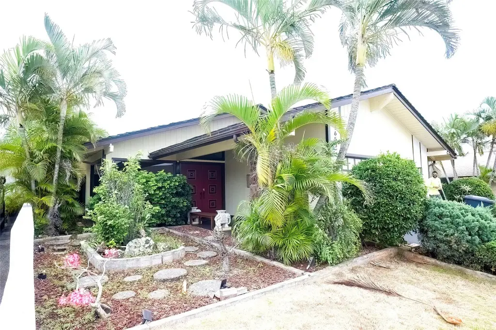 98-1655 Piki Street, Aiea