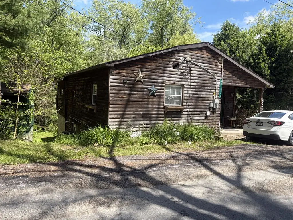 321 Gray Avenue, Winfield